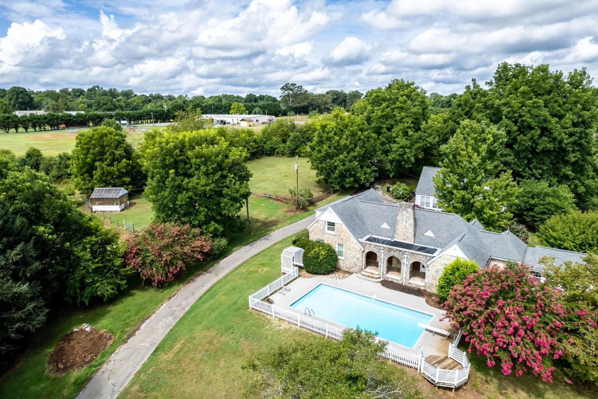 Tranquil Mountain Escape Luxurious 5-Bedroom Farmhouse With Pool Maryville Zewnętrze zdjęcie