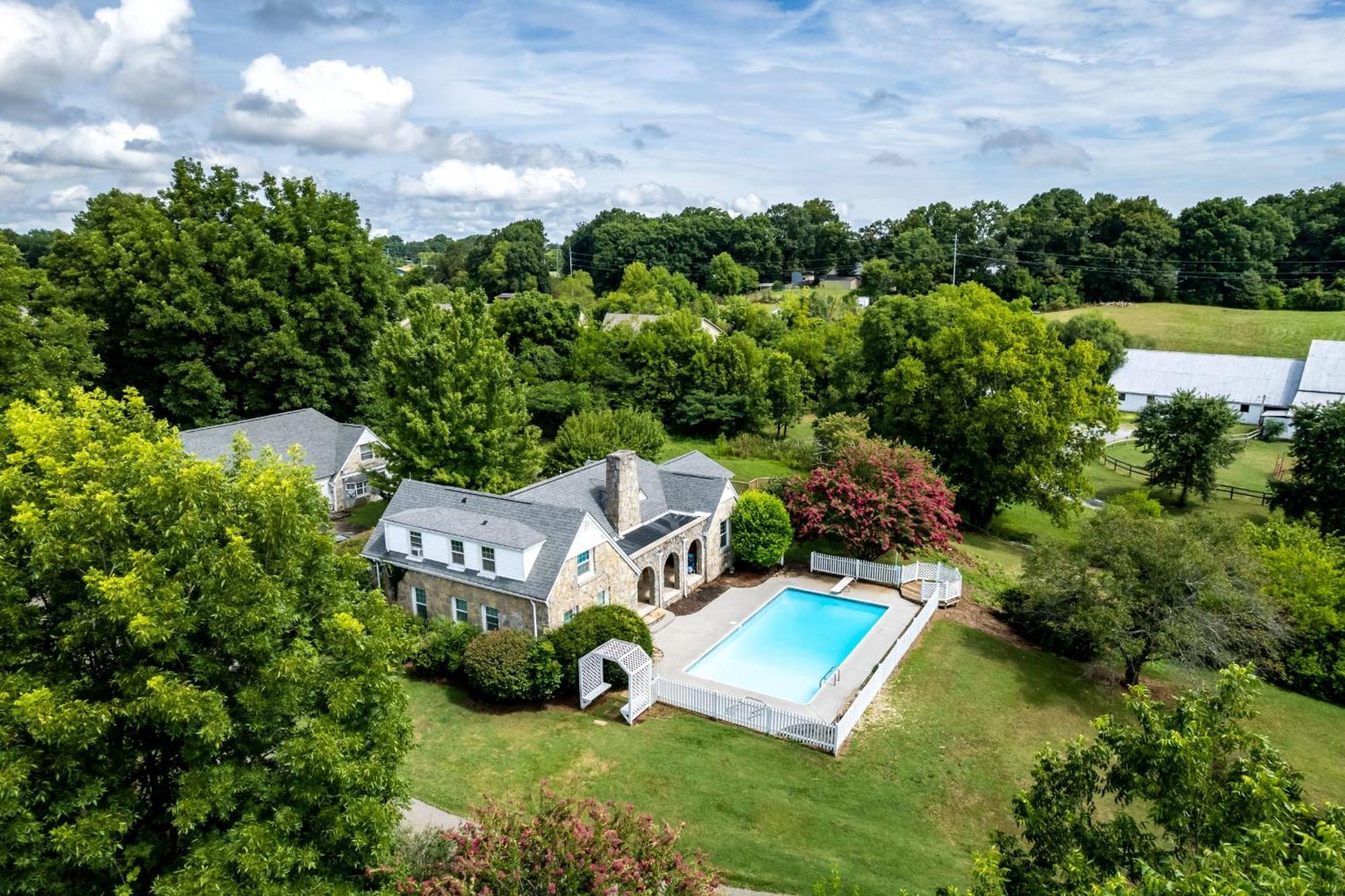 Tranquil Mountain Escape Luxurious 5-Bedroom Farmhouse With Pool Maryville Zewnętrze zdjęcie